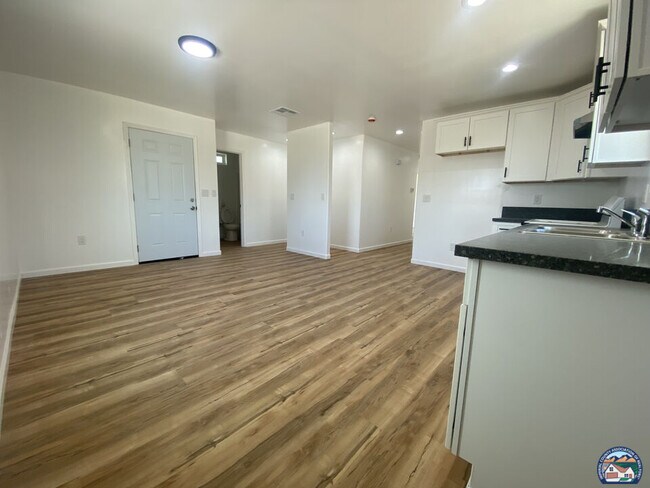 Foto del edificio - 1225 C.N.Perry Ave