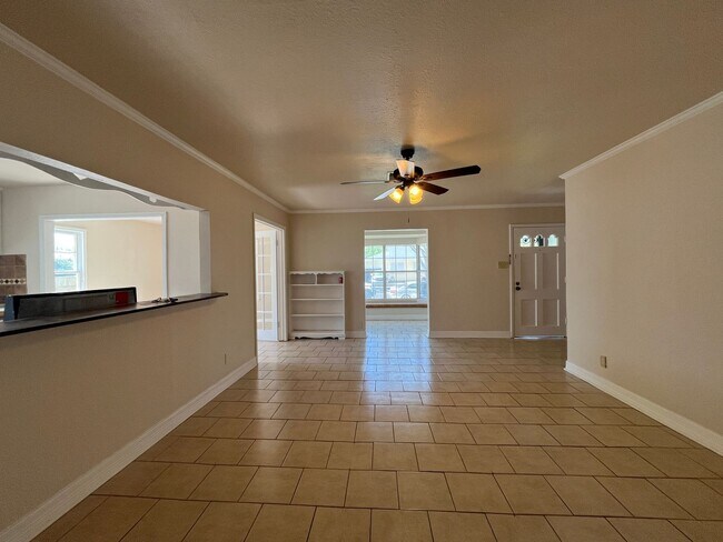 Foto del edificio - LINDALE PARK WITH EXTRA SQUARE FOOTAGE!!