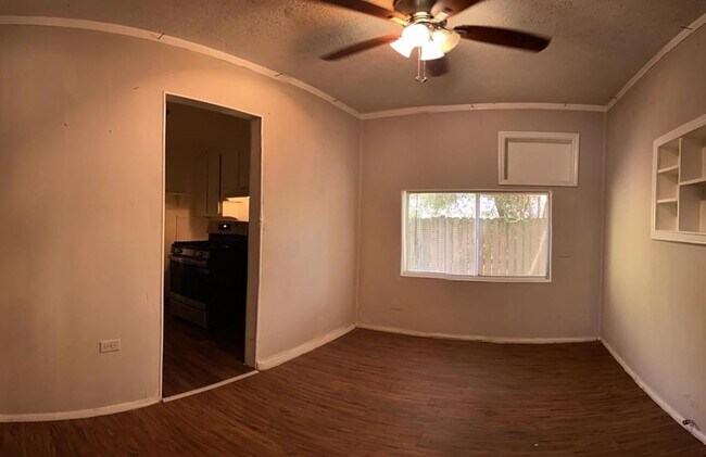 Building Photo - 6605 Bayway Dr