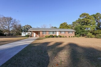 Building Photo - 161 Hill Ln