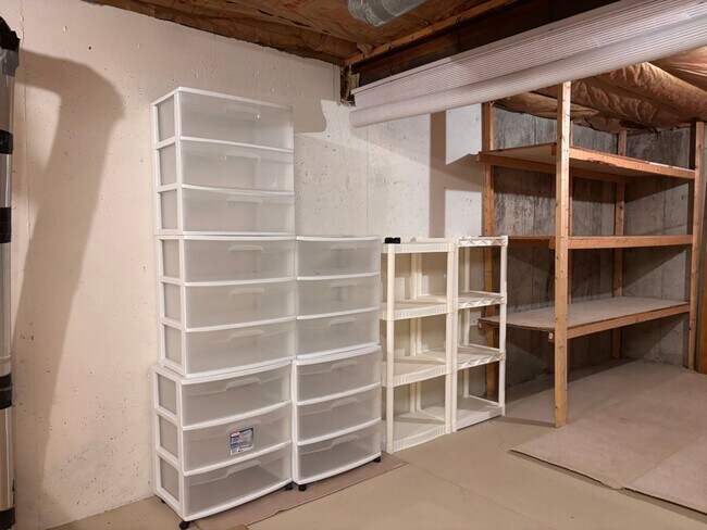 Foto del edificio - 1708 Deer Run Dr