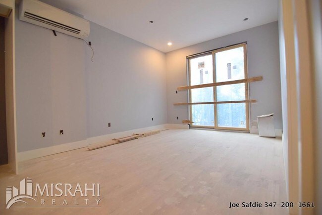 Building Photo - 189 York St