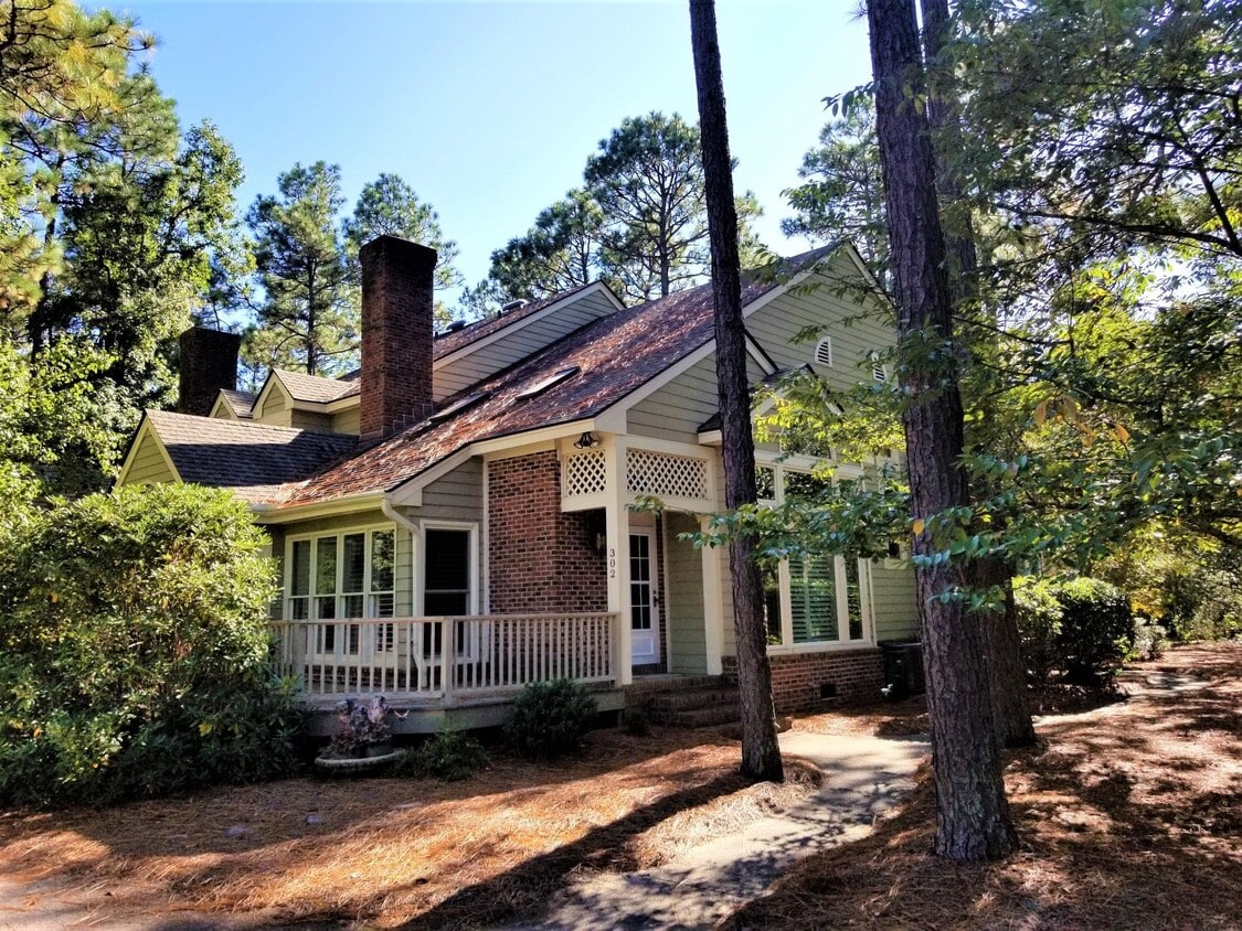 Primary Photo - 302 Hampton Dr