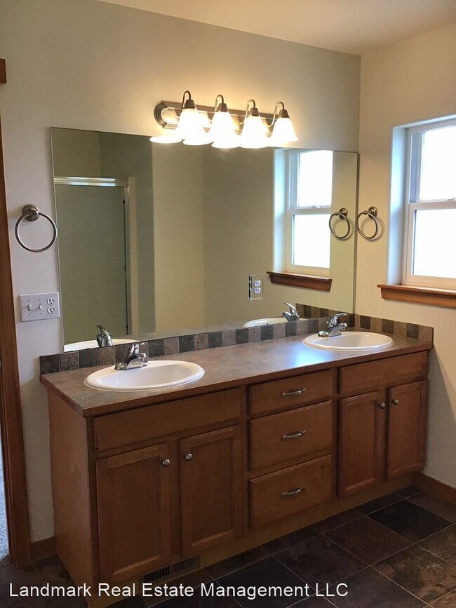 Building Photo - 1954 Willard St