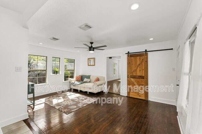 Foto del edificio - 1214 W Summit Ave.