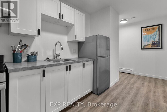 Photo du bâtiment - 4595 Queen St