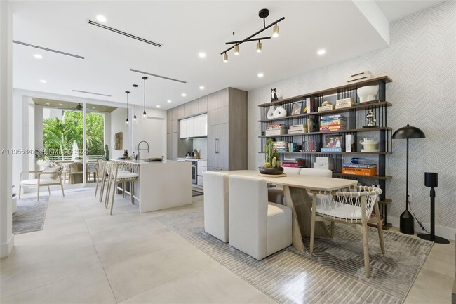 Foto del edificio - 454 Fernwood Rd