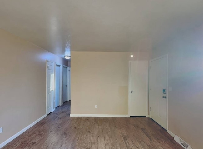 Foto del edificio - 9170 Lander St