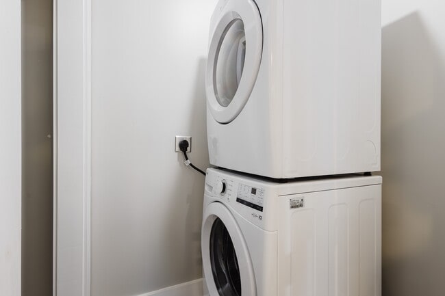 Building Photo - 303 E St