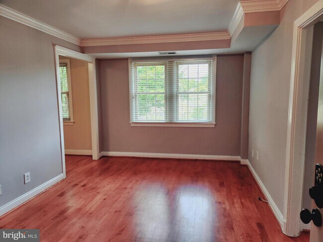 Building Photo - 2625 3rd St NE