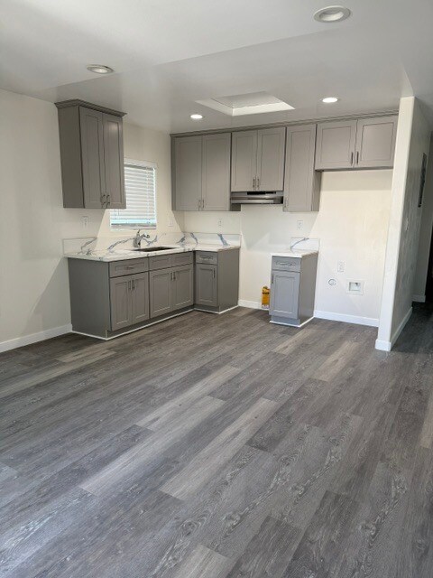 Foto del edificio - 9031 Irwingrove Dr