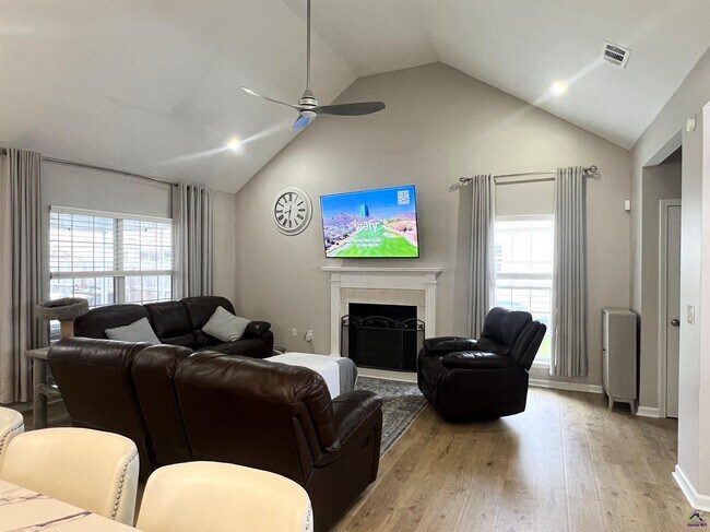 Foto del edificio - 519 Clover Trail
