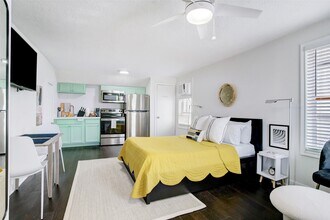 Building Photo - 215 Hyde Park Blvd