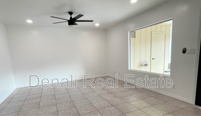 Foto del edificio - 220 Old Litchfield Rd