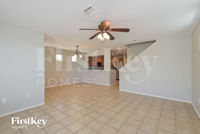 Building Photo - 10621 E Singing Canyon Dr