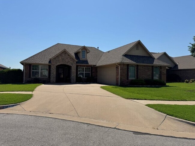 Building Photo - 3 bed, 2 bath, 2 car storm shelter in Yuko...