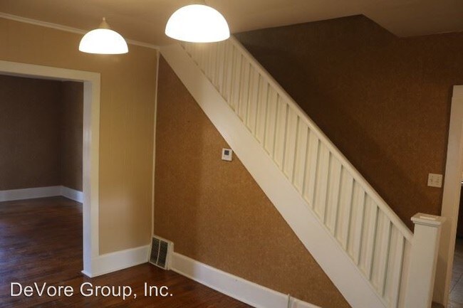 Building Photo - 2 br, 1 bath House - 1004 W Chestnut St