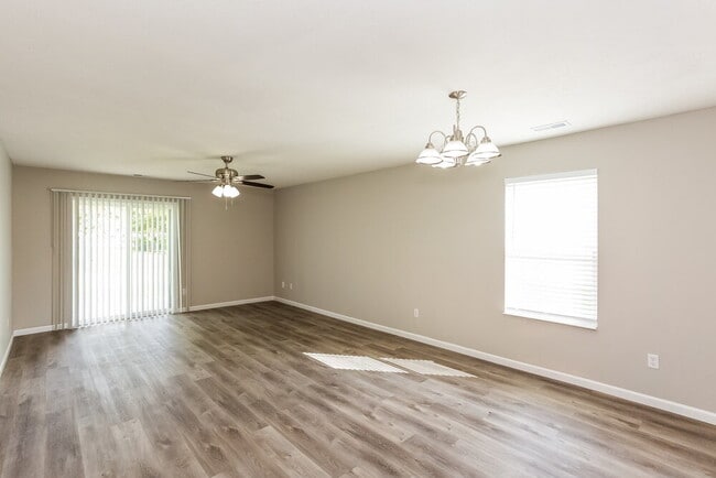 Building Photo - 117 Hilltop Farms Blvd