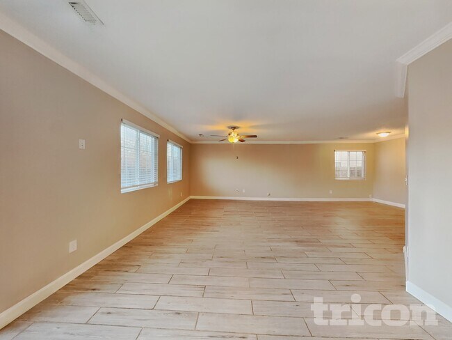 Foto del edificio - 3733 Eskdale Dr