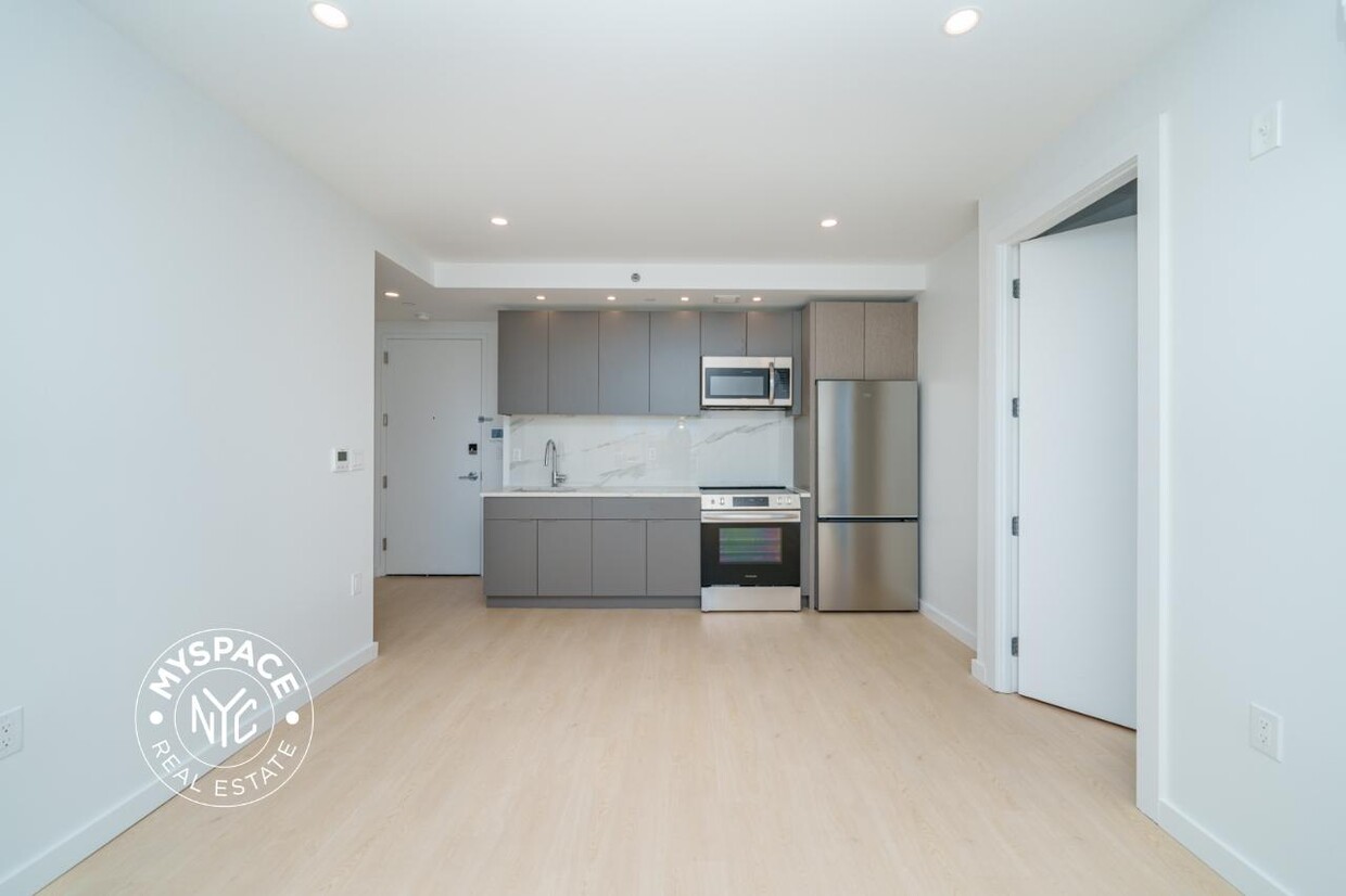 Foto principal - 1499 Bedford Ave