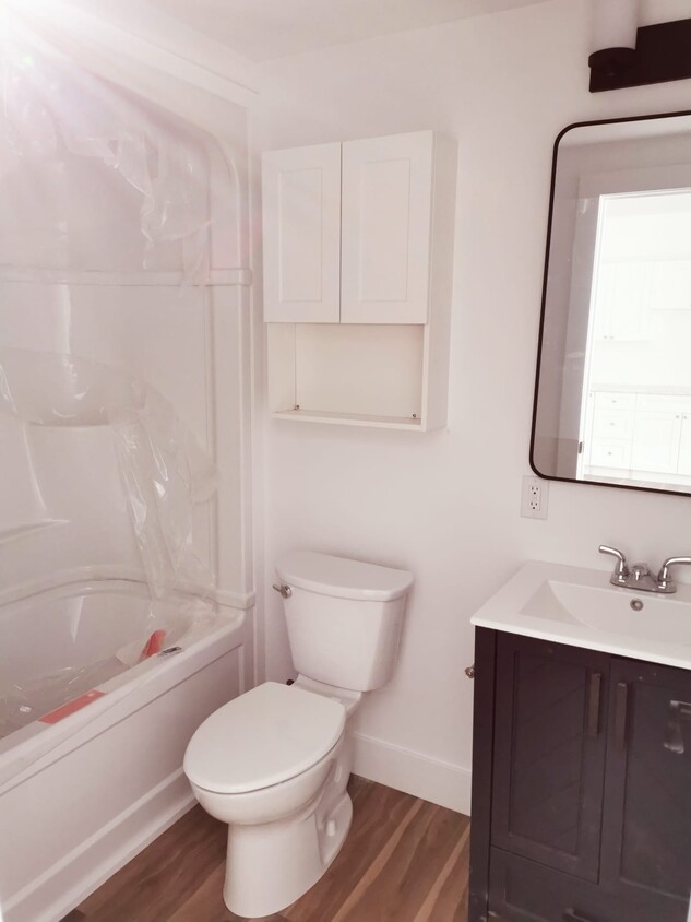 Building Photo - 2 Bed 1 Bath Apartment