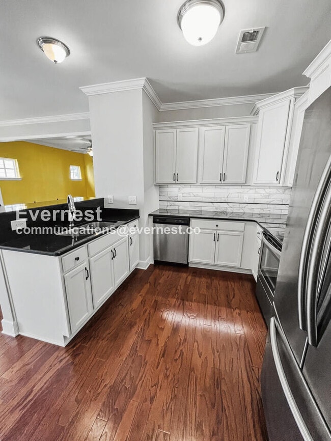 Building Photo - 2007 Oak Trail Dr