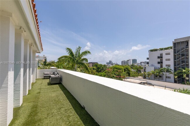 Foto del edificio - 98th Street, Bay Harbor Islands, FL 33154 - 5 BR 4 BA townhouse