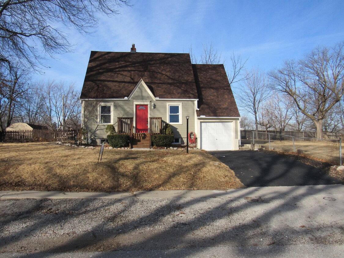 Primary Photo - 4308 NE Arbor Rd