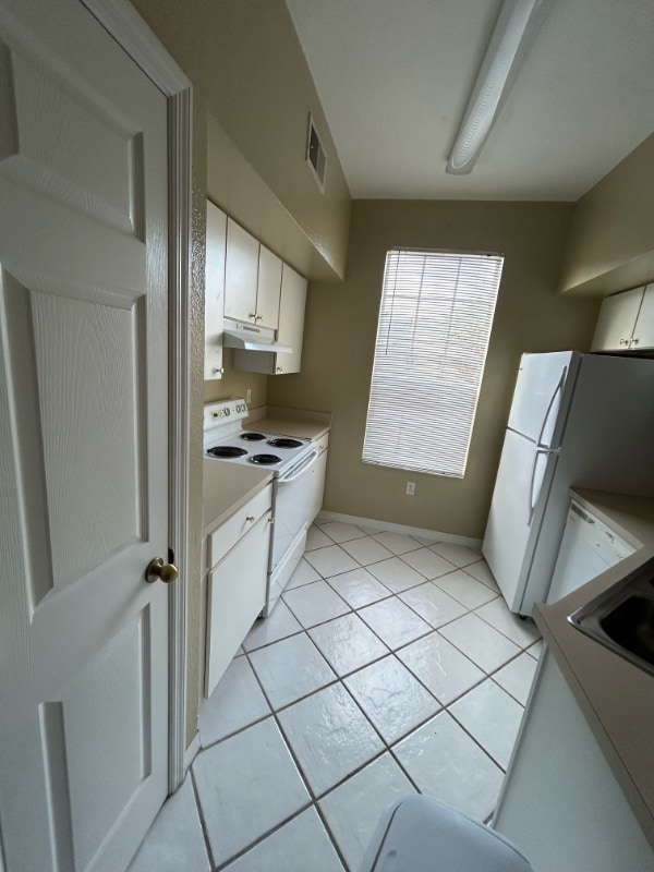 Building Photo - 9558 Lake Chase Island Way