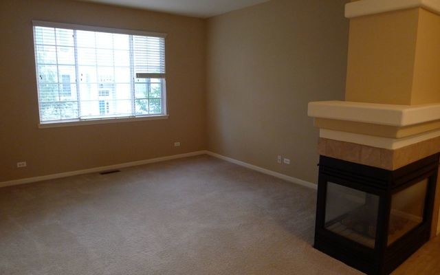 Building Photo - 2433 Oakfield Dr