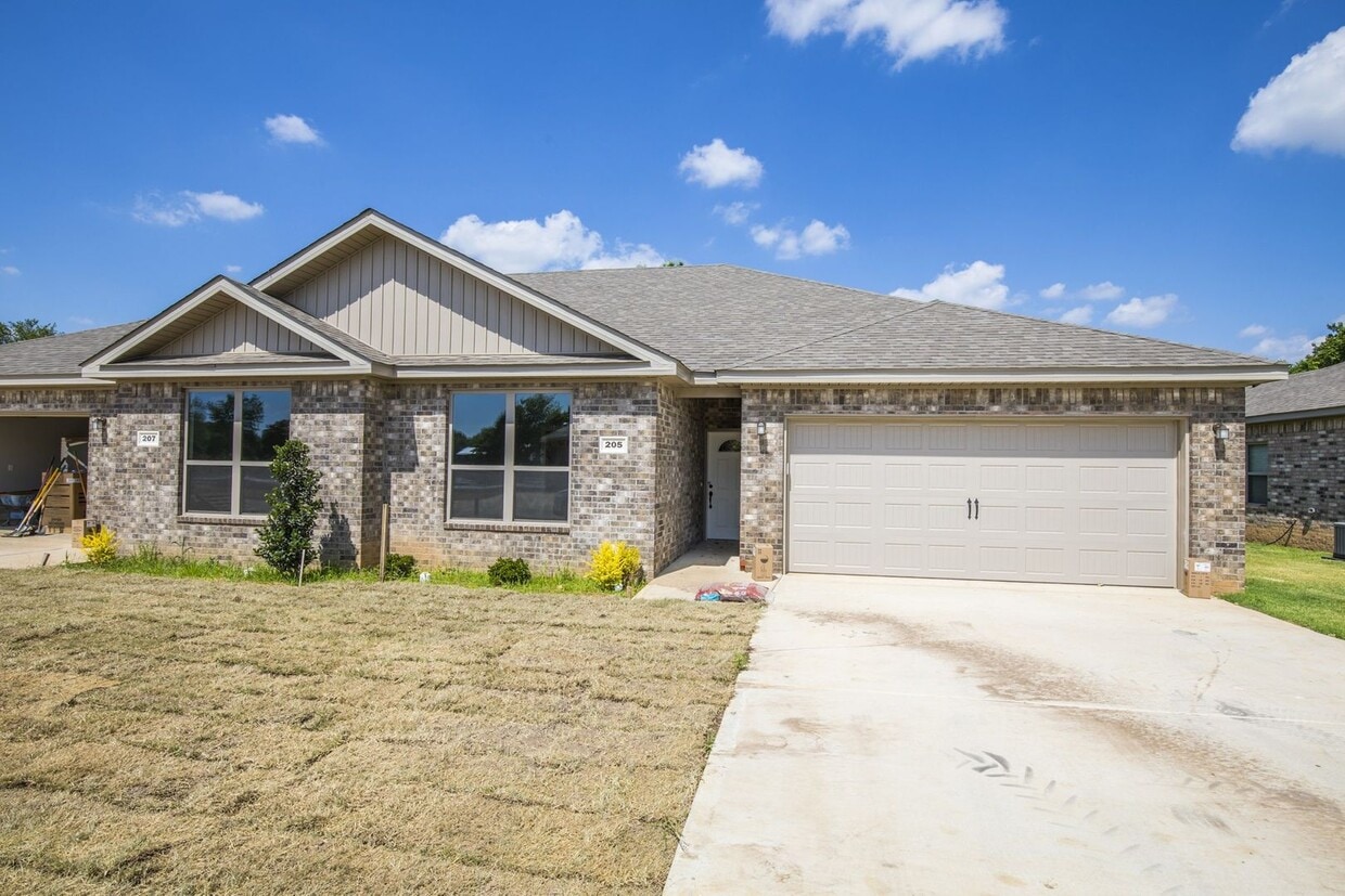 Foto principal - ***207 Alder Street***