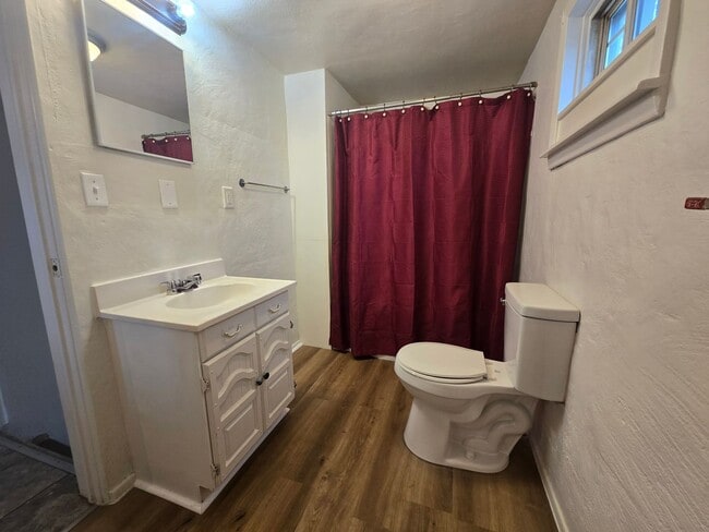 Building Photo - Burtner Rd