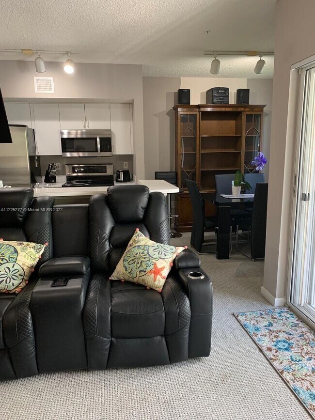 Foto del edificio - 242 Village Blvd