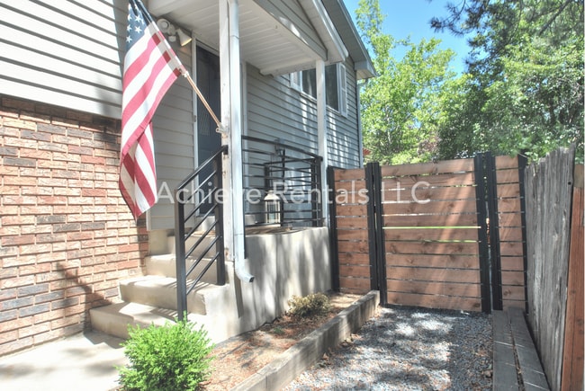 Building Photo - 106 River Heights Blvd