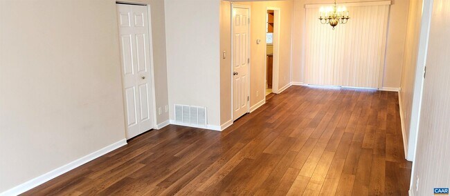 Foto del edificio - 2527 Hydraulic Rd