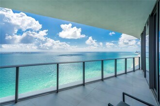 Building Photo - 15701 Collins Ave