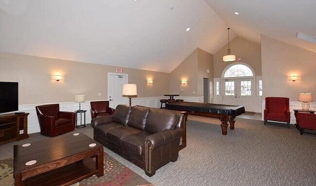 Sala comunitaria - 542 Pewaukee Rd