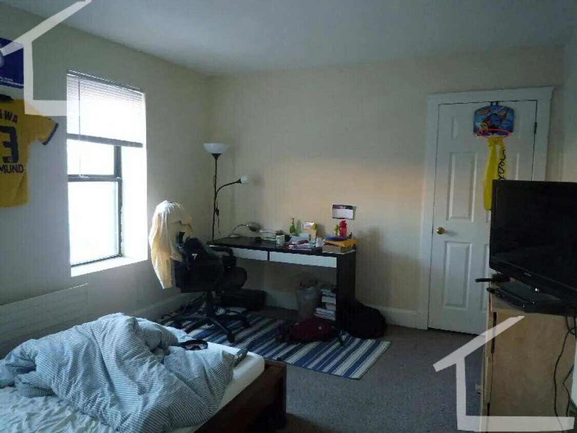 Building Photo - 842 Beacon St