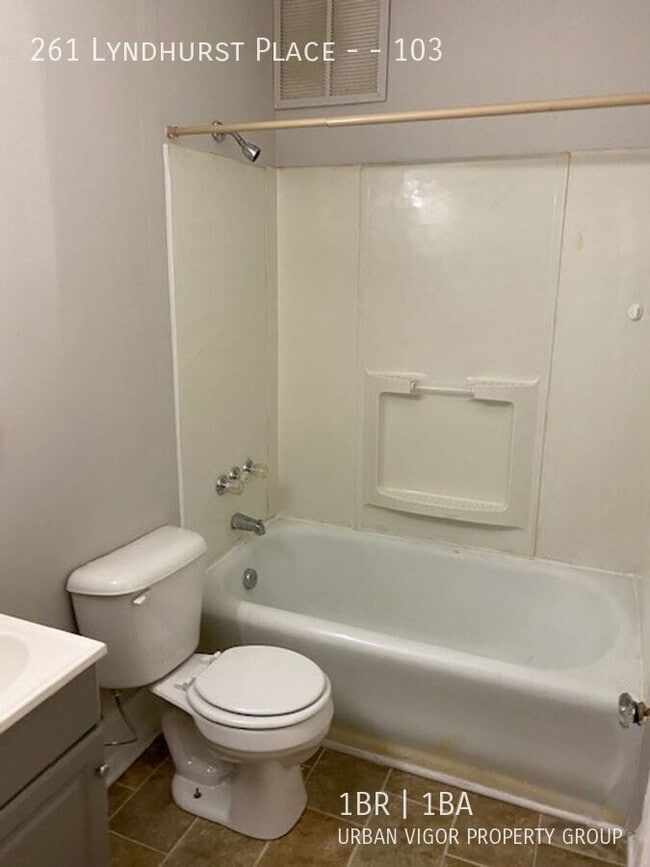 Building Photo - 261 Lyndhurst Pl