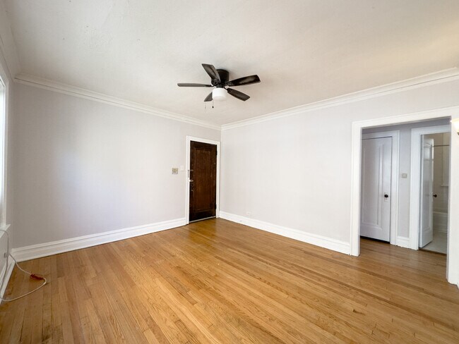 Building Photo - 4407 N Kenneth Ave