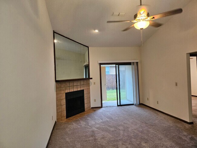 Building Photo - $1150 - 2/2 - Jefferson Square has receive...