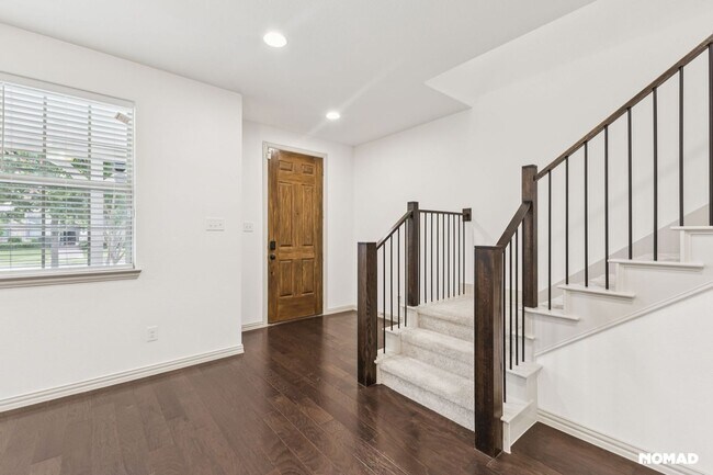 Foto del edificio - Charming 3BR Townhome in Arlington