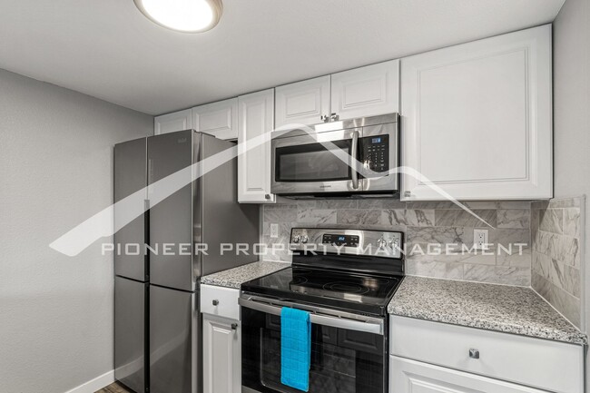 Building Photo - Stylish Updated Studio with Washer/Dryer a...