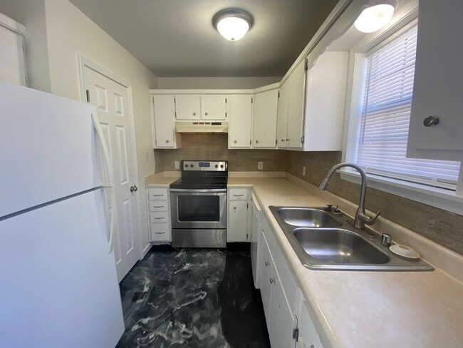 Building Photo - 2502 Jeanne McQueen Pl
