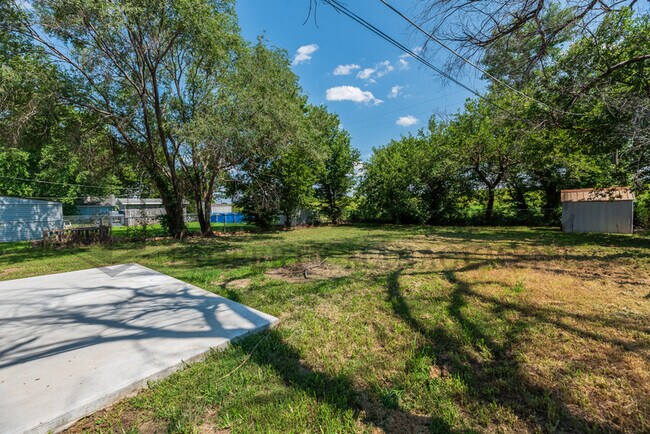 Foto del edificio - 345 Grover Ave