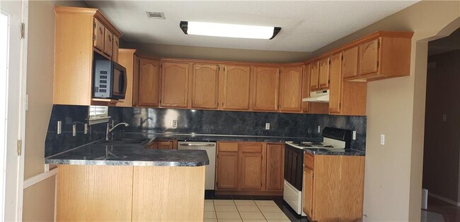 Building Photo - 1101 Opal Dr