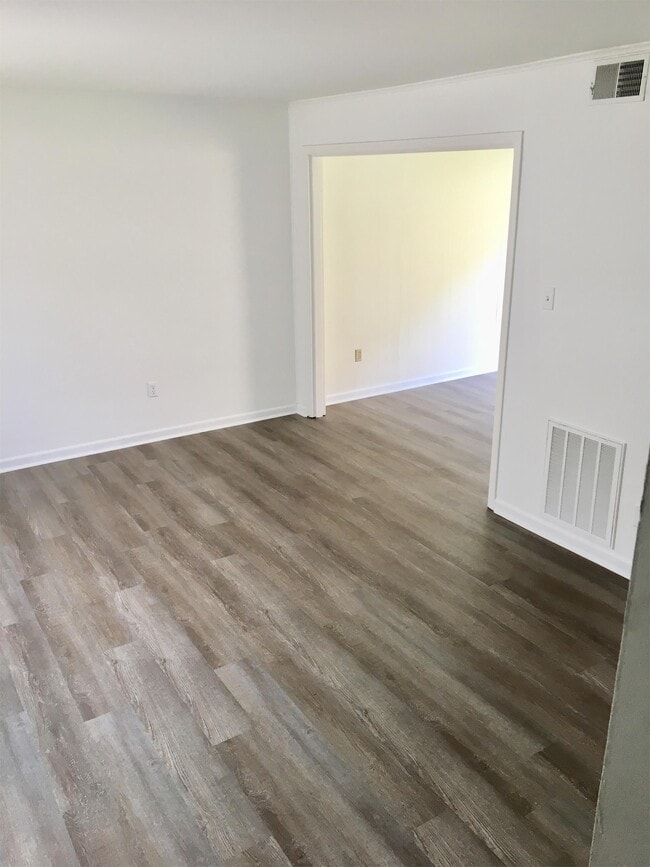 Foto del edificio - 6820 Linville Dr