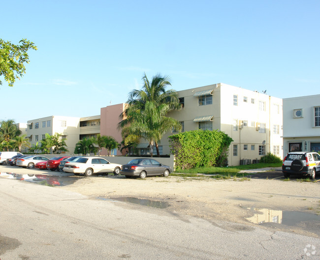 Building Photo - The Palms 51 Condo