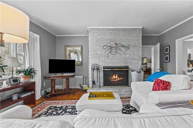 Building Photo - 46 Chastellux Ave