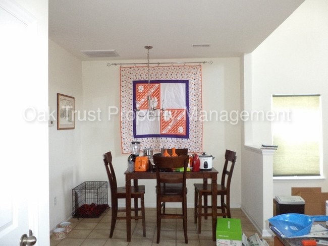 Building Photo - 7428 Northgate Dr
